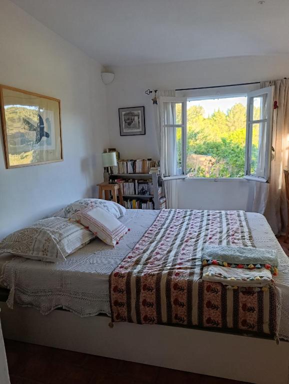 Deuxième chambre de la maison de vacances à Beaurecueil