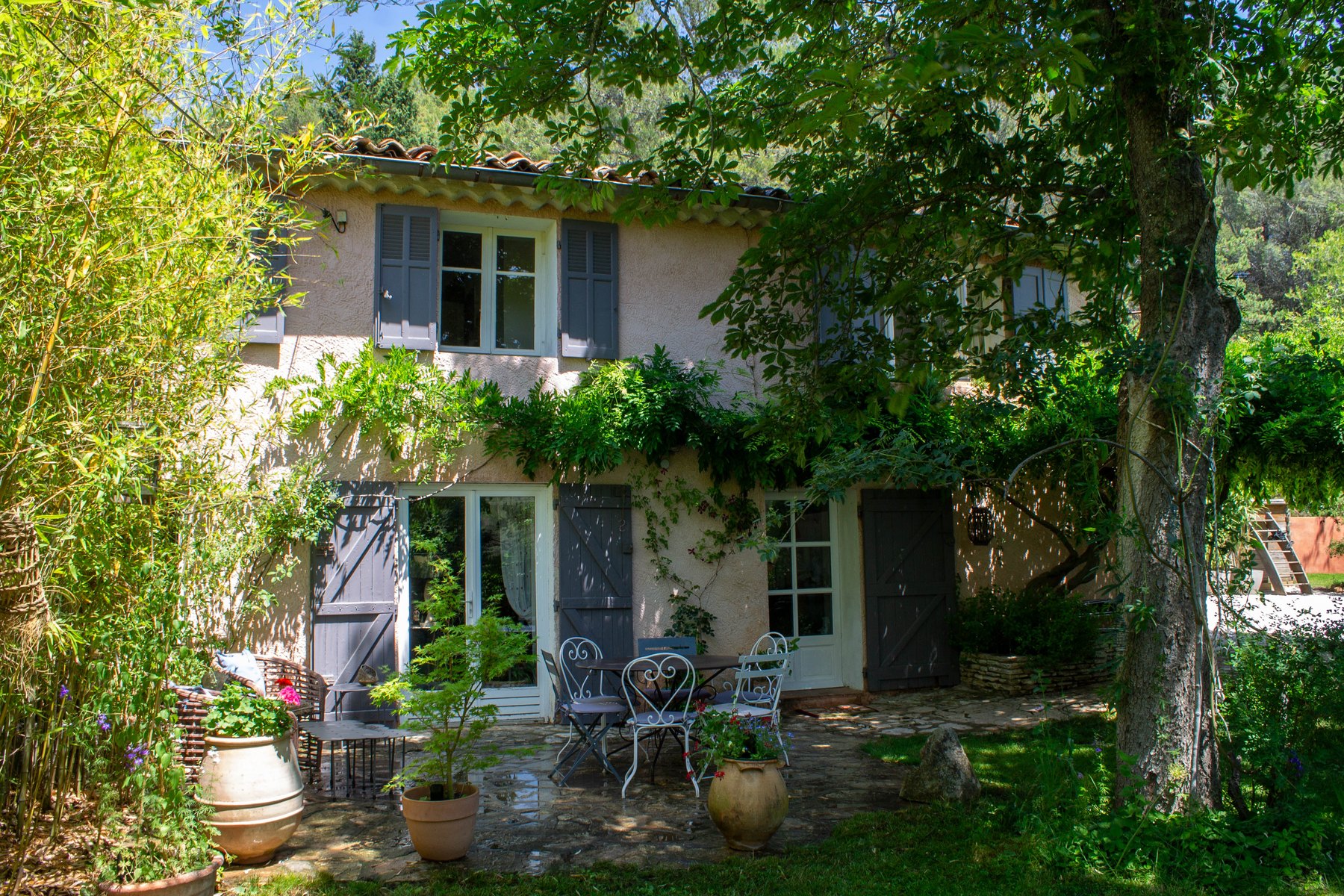 ext terrasse 01 - extérieur, jardin et piscine de la maison à Beaurecueil