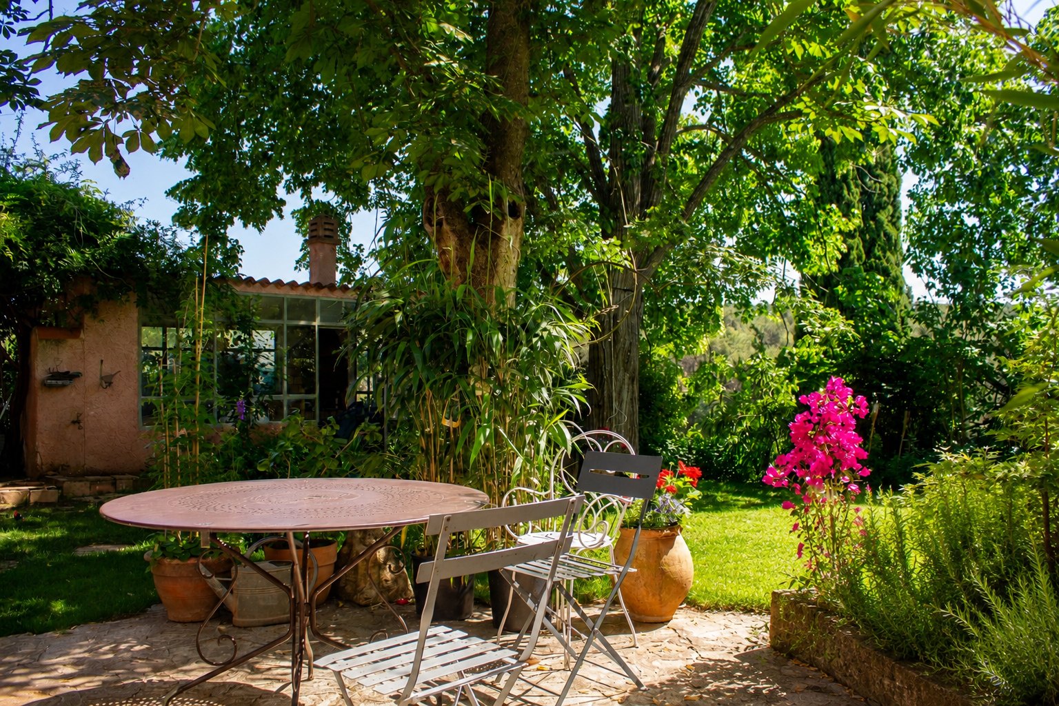 ext terrasse 04 - extérieur, jardin et piscine de la maison à Beaurecueil
