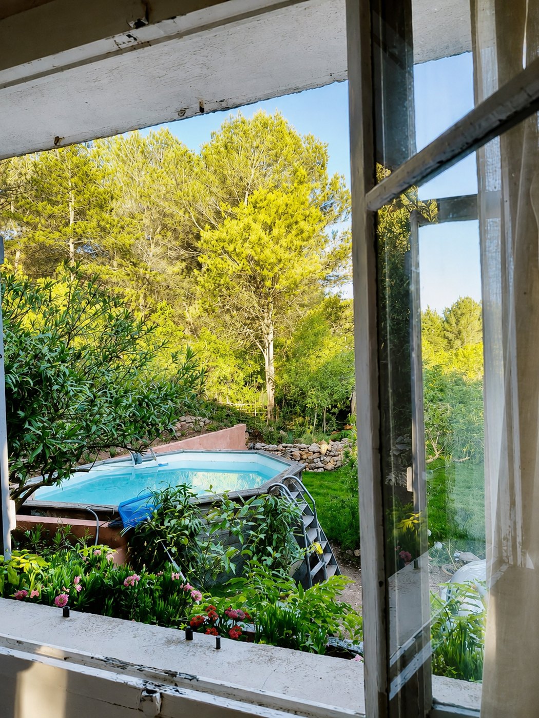 vue piscine 01 - extérieur, jardin et piscine de la maison à Beaurecueil